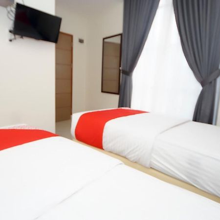 Oyo 251 The Maximus Inn Hotel Palembang Dış mekan fotoğraf